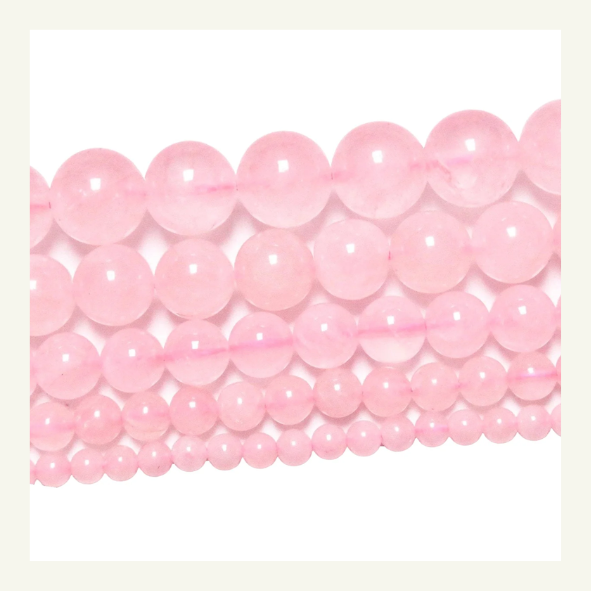 Perle de quartz rose, pierre de couleur rose pâle, utilisée pour sa douceur et son élégance.