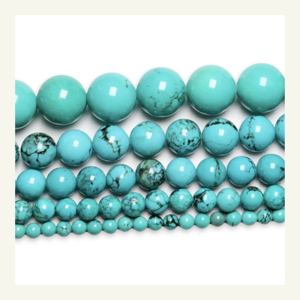 Perle de Turquoise bleu-vert naturel, pierre semi-précieuse aux nuances vibrantes, utilisée dans la création d'attrape-rêves.